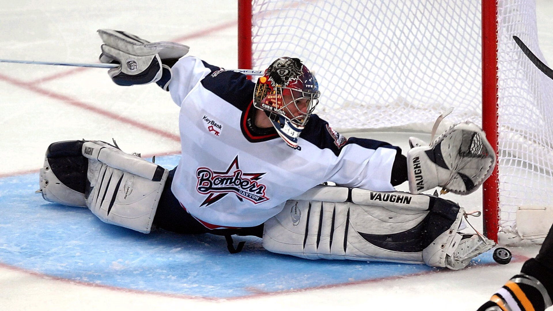 开云体育登录-老鹰振翅与孤狐长嗥,当集体荣耀遇上个人英雄主义的终极碰撞 第2张 开云体育登录-老鹰振翅与孤狐长嗥,当集体荣耀遇上个人英雄主义的终极碰撞 第2张